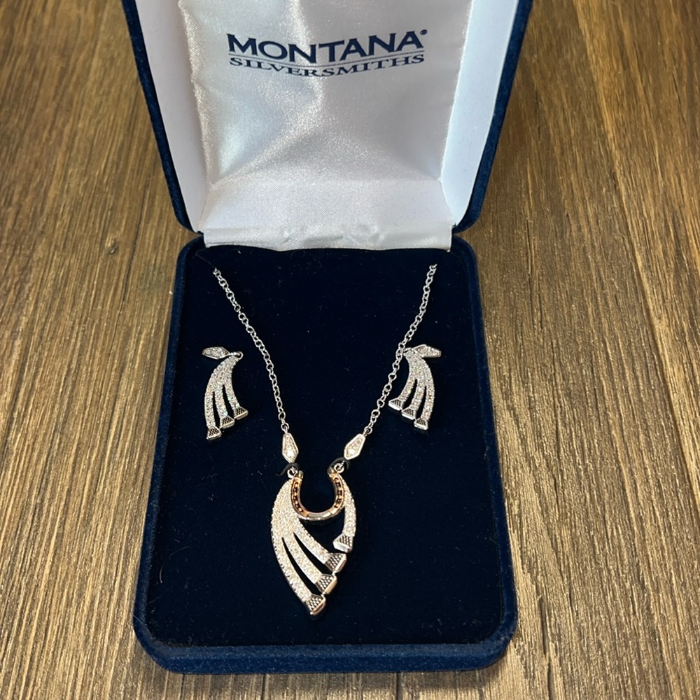 Montana Silversmiths Necklace and Earring Set